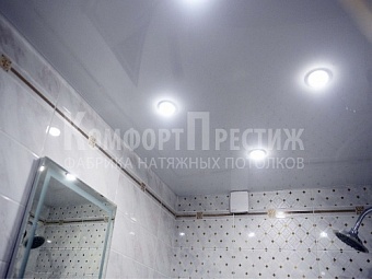 глянцевые натяжные потолки для ванной 4