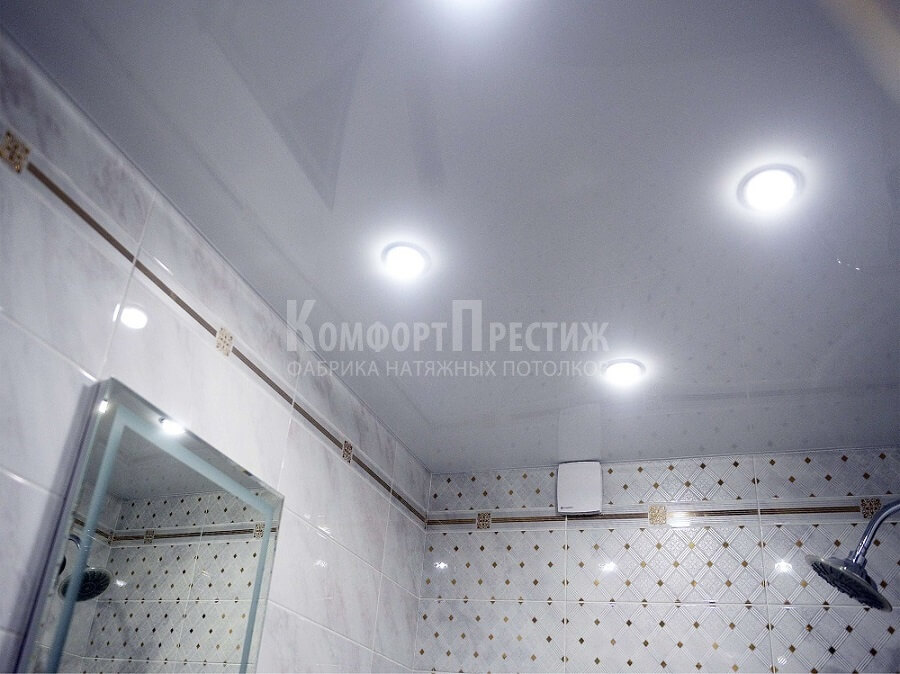 глянцевые натяжные потолки для ванной фото 22