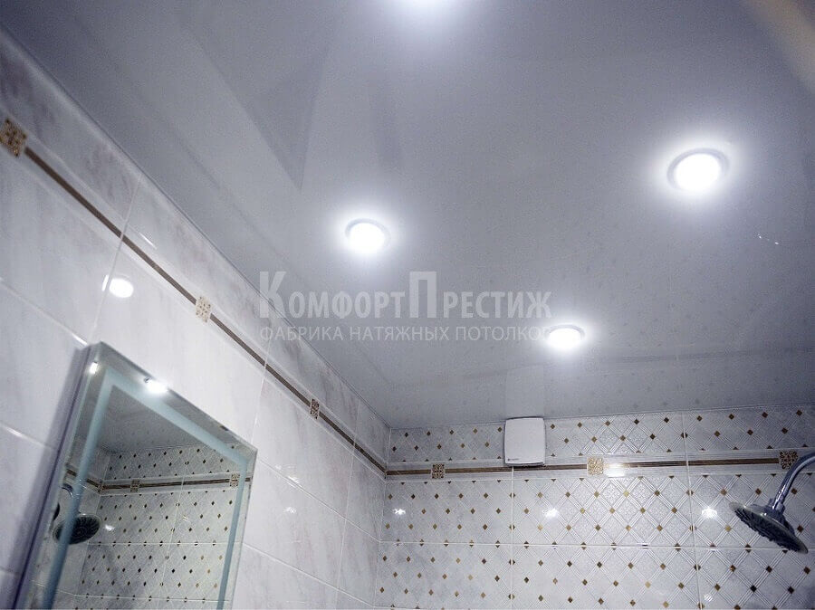 глянцевые натяжные потолки для ванной фото 37