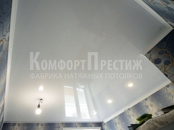 глянцевые натяжные потолки для спальни 20