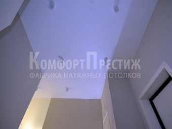 Матовые натяжные потолки для прихожей 13