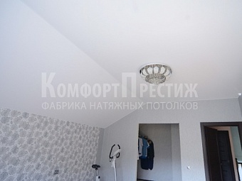 матовые натяжные потолки для спальни 19